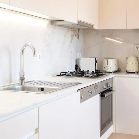 Amazing River View 2 Bdr, 2 Bath *