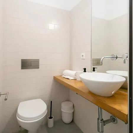 Amazing River View 2 Bdr, 2 Bath Appartement