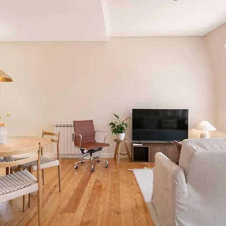 Amazing River View 2 Bdr, 2 Bath Appartement