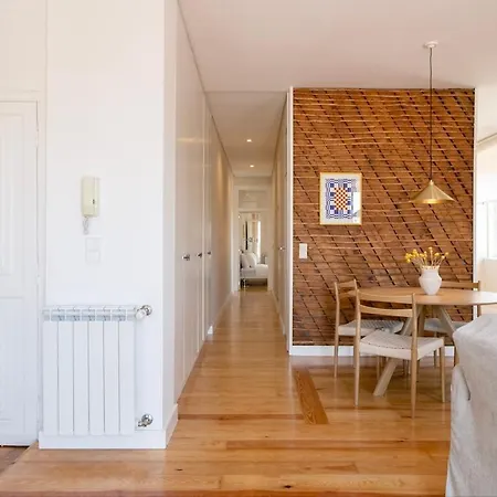 Amazing River View 2 Bdr, 2 Bath Apartman *