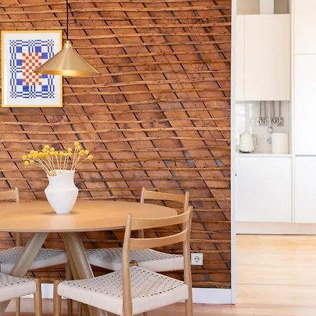 Amazing River View 2 Bdr, 2 Bath